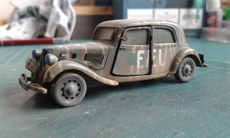  - Citroën Traction 11 cv - Tamiya - 1/48 - Page 11 20161119