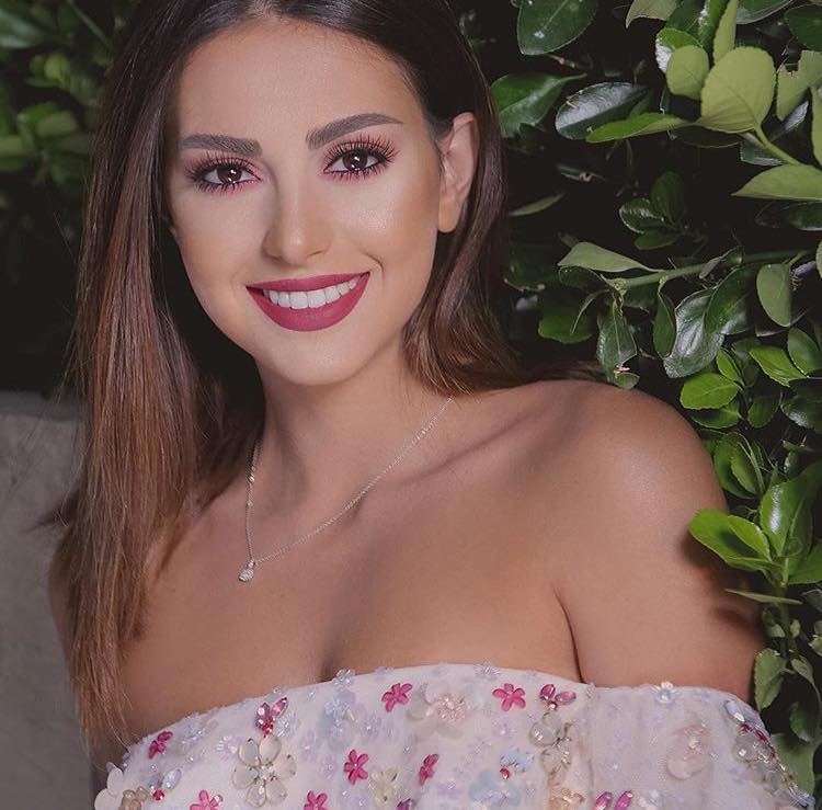 Topic ủng hộ Miss Colombia - Ariadna Gutierrez xuất hiện trên Global Look 13450010