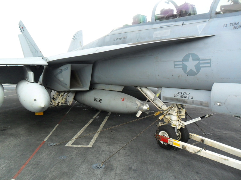 F/A-18F Super Hornet du VFA-103 Jolly Rogers - Page 3 Sam_0011