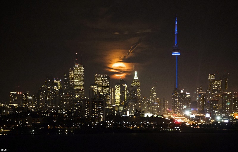 SUPERMOON: Incredible pictures of supermoon from around the world 3a612610