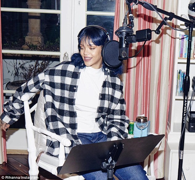 Rihanna released candid pictures on the internet showing post album anti studio pics 3c9d3110