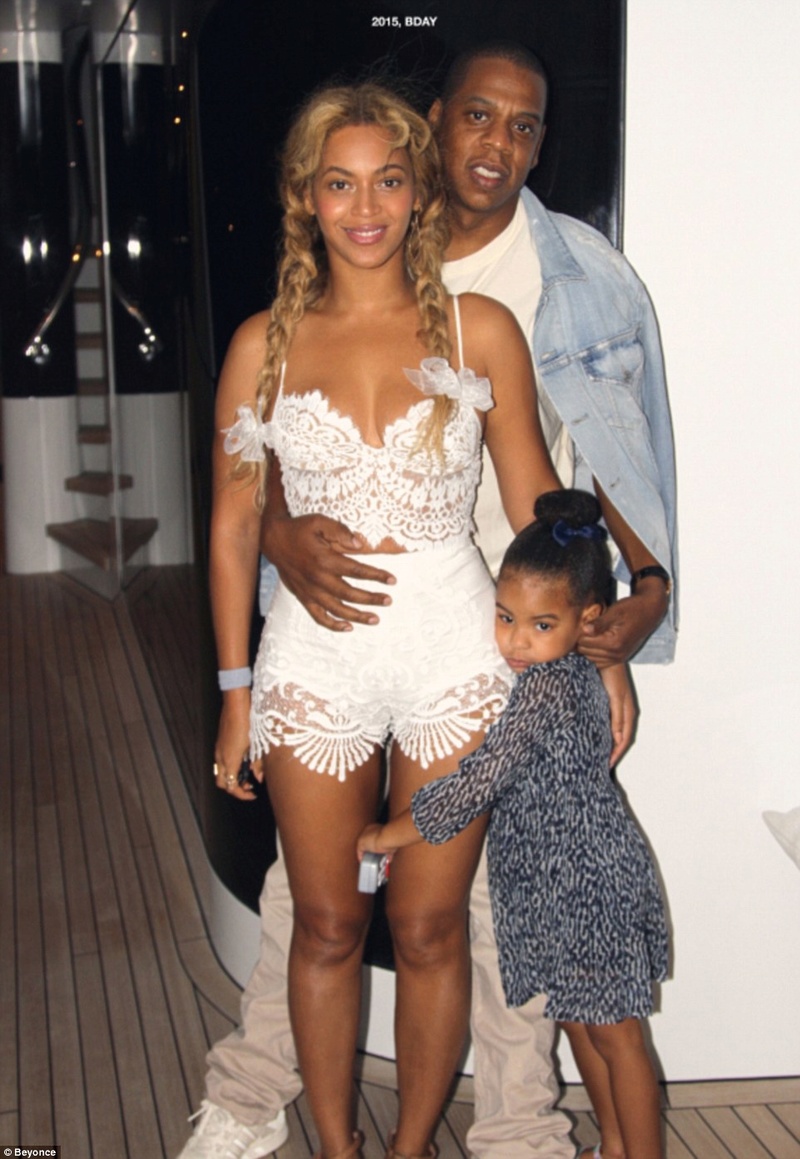 beyonce looking fresh as ever released cute baby bump and mariage pics 3cc28712