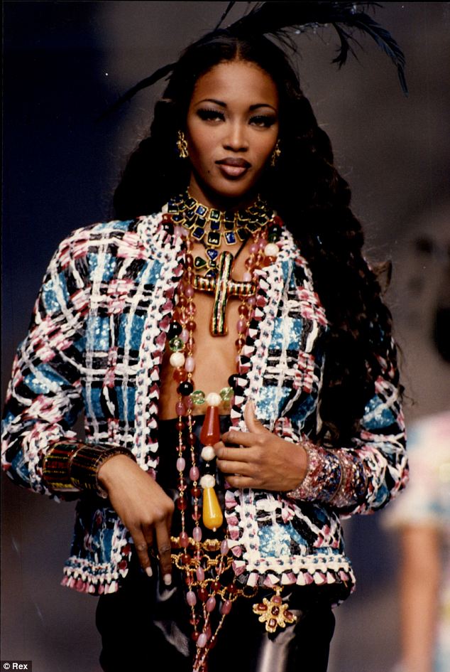 never before seen naomi campbell 1990s pics  Articl10