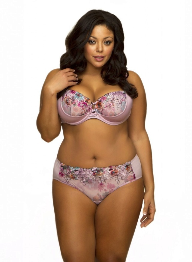 African American curvy and confident beauties show off their figure F7f0e111