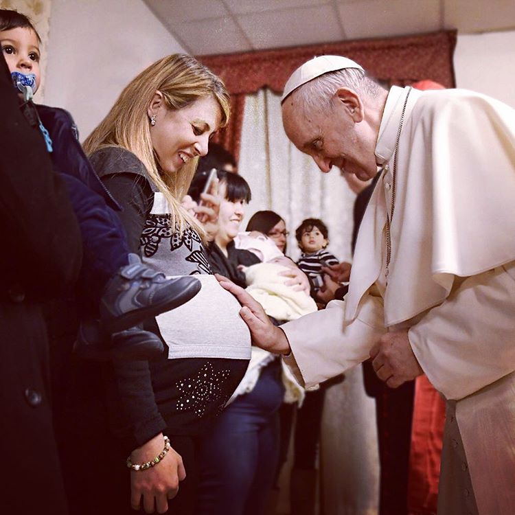 Le pape François sur instagram - Page 12 2017-021