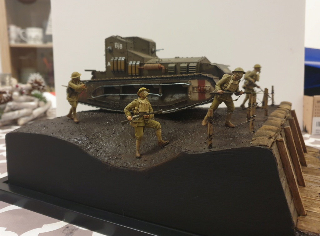 Mk.A Whippet + British Infantry with gas masks [1/35] Whippe13