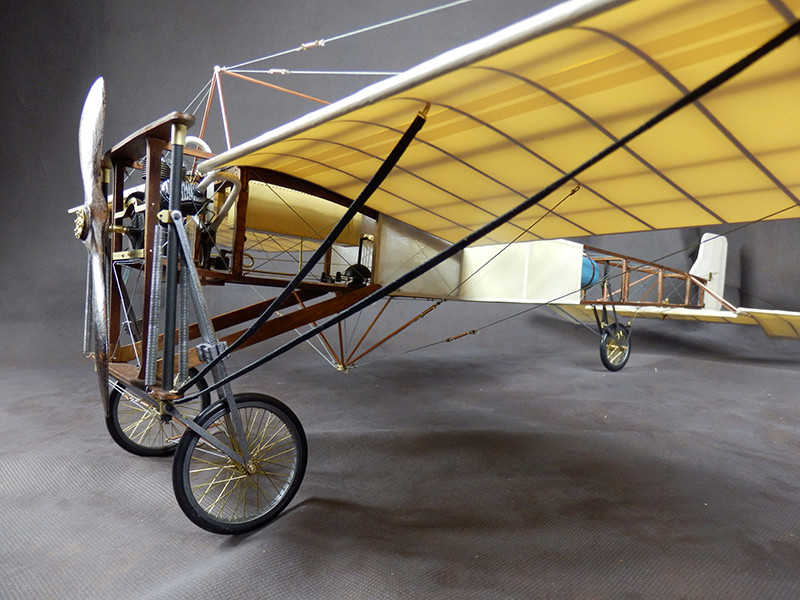 Blériot XI de 1909 - Amati 1/10è Pc210010