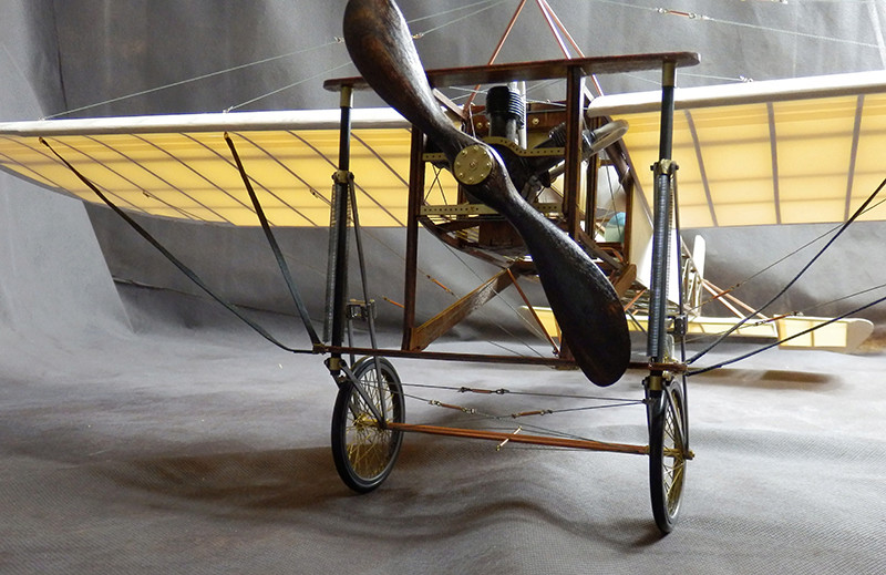 Blériot XI de 1909 - Amati 1/10è Pc210014
