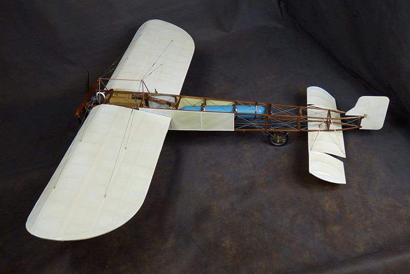 Blériot XI de 1909 - Amati 1/10è Pc210015