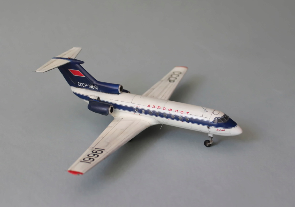 Yakovlev Yak-40 Eathtern express 1/144 Img_0634