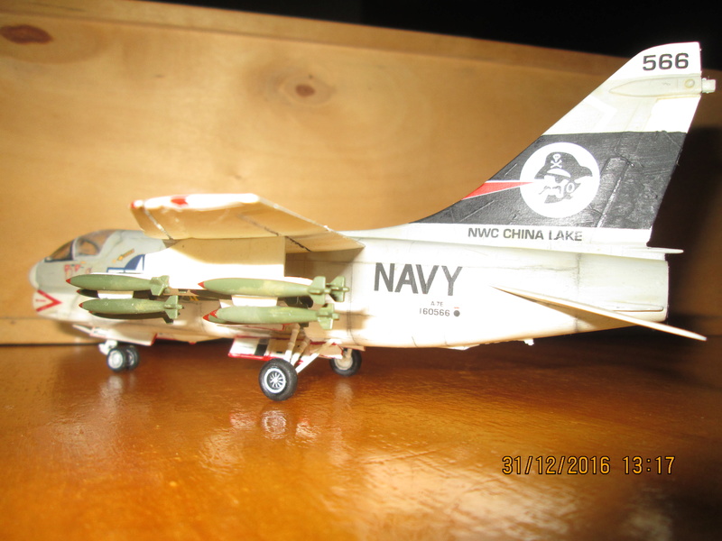  A 7 Corsair II  Heller/Airfix  1/72 (VINTAGE) Img_4519