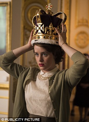 Série The Crown : le règne de la reine Elisabeth II - Page 3 31504b10