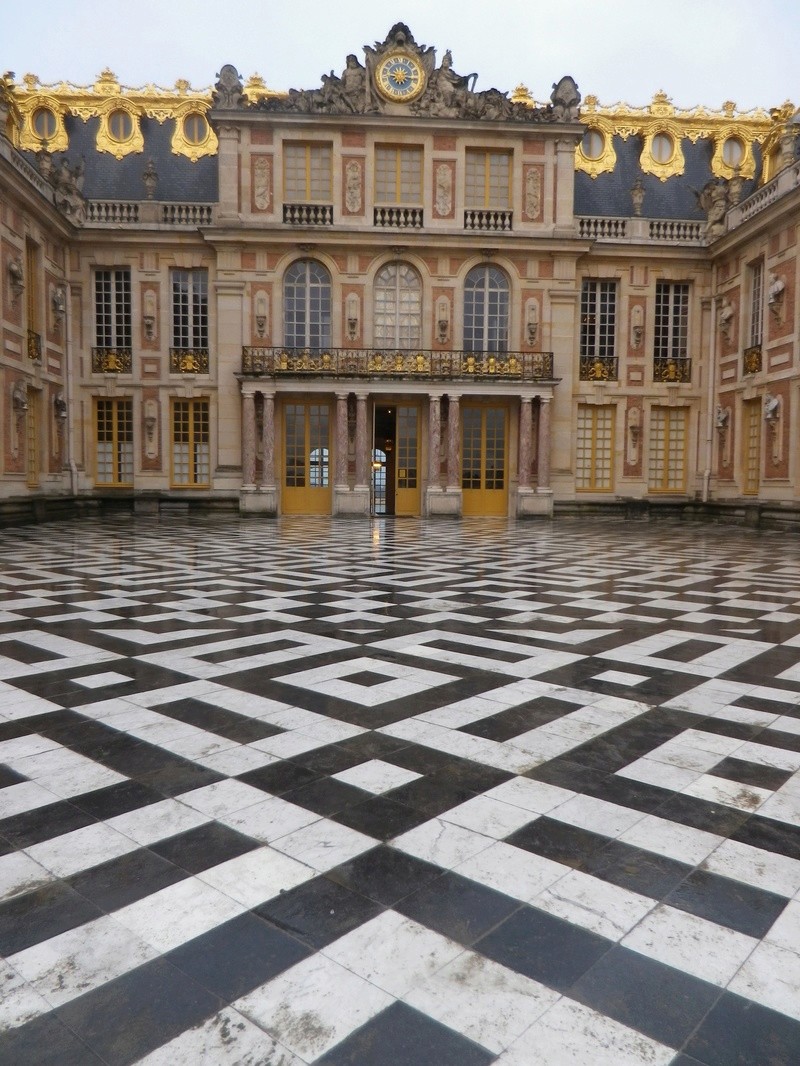 La cour de marbre à Versailles Imgp5612