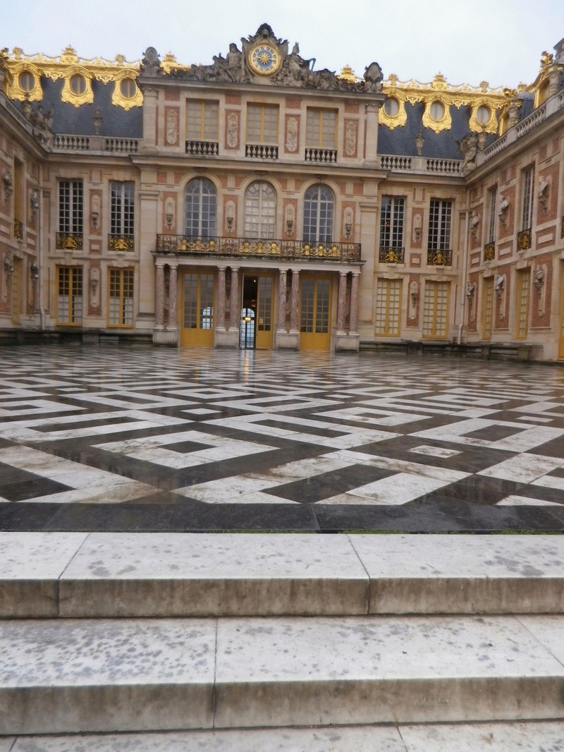 La cour de marbre à Versailles Imgp5613