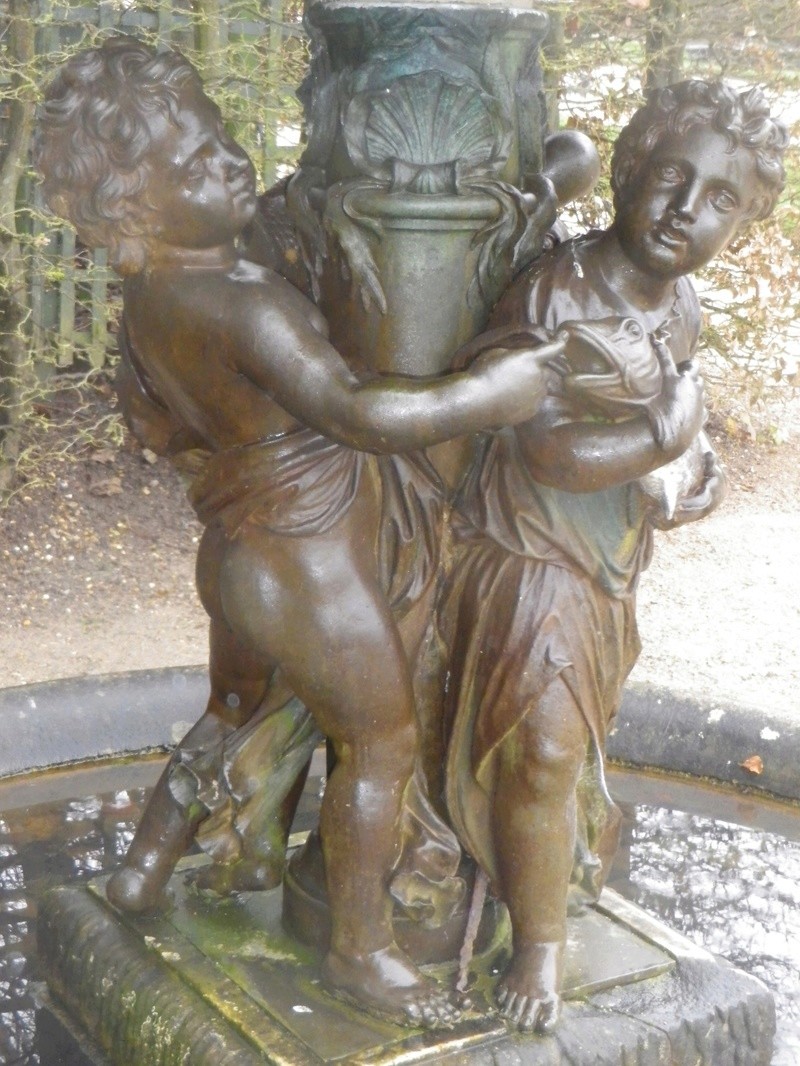 Les statues dans les jardins de Versailles Imgp5639
