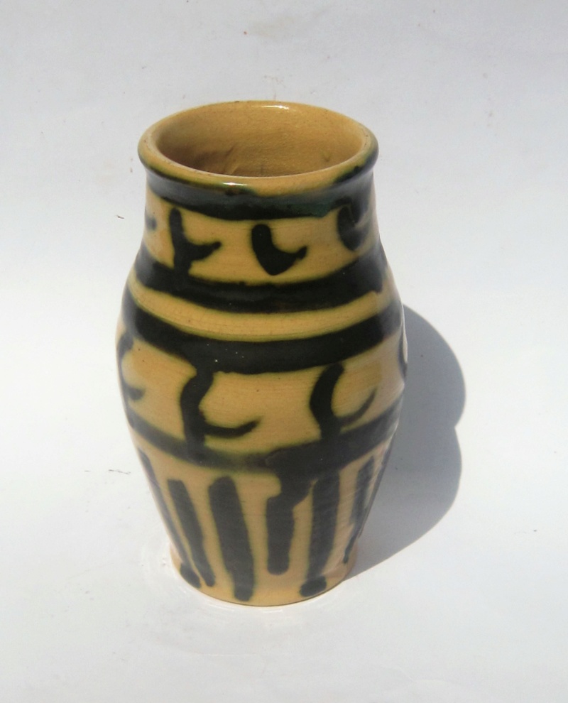 Mystery Cornish (?) vase 1920s? Cor311