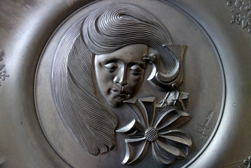 Tre-effe pewter plate with girl, bird and flower - Italian? Dsc02717