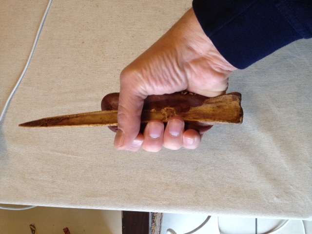 Couteau en os de Casoar, Nouvelle Guinée, Sepik, Iatmul. Img_0971