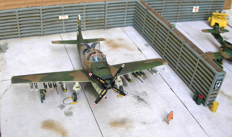 Skyraider (conversion RVHP Models/Hasegawa) 1/72 A-1e_f15