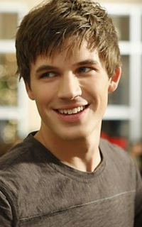 Matt Lanter (Liam Court) - Avatar 200*320 1028