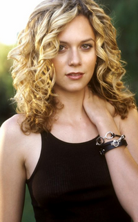 Hilarie Burton (Peyton Sawyer Scott) - Avatar 200*320 851