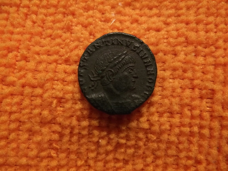 Que Atelier pour CONSTANTIN II ( Trèves RIC 527 ou 545) Consta15