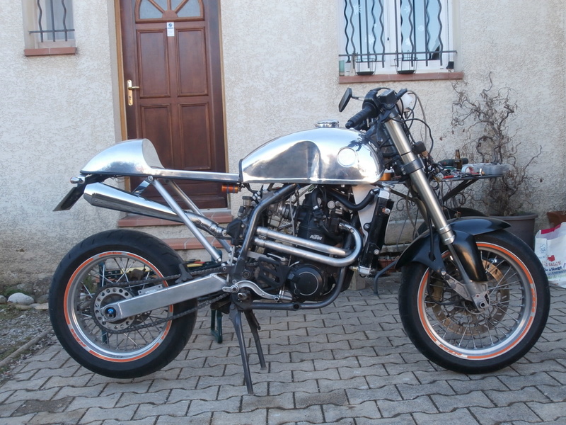 KTM DUKE CAFRA P1040111