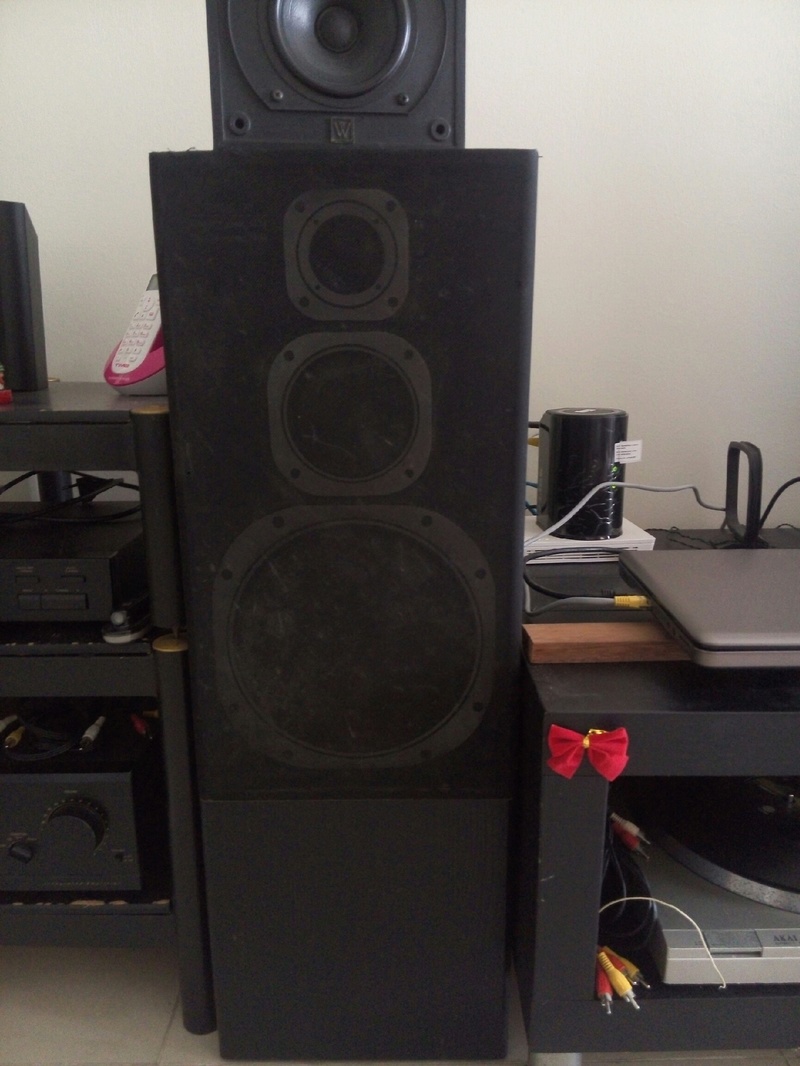 NAD Surround Sound Receiver AV 713 & set of Jamo Speakers (used) P6122611