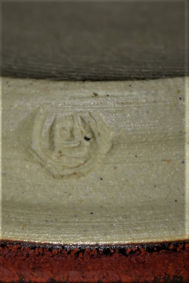 pottery vase with T mark - Lyndon Thomas, Lacock, or Cripplesease Pottery?  Dsc_0044