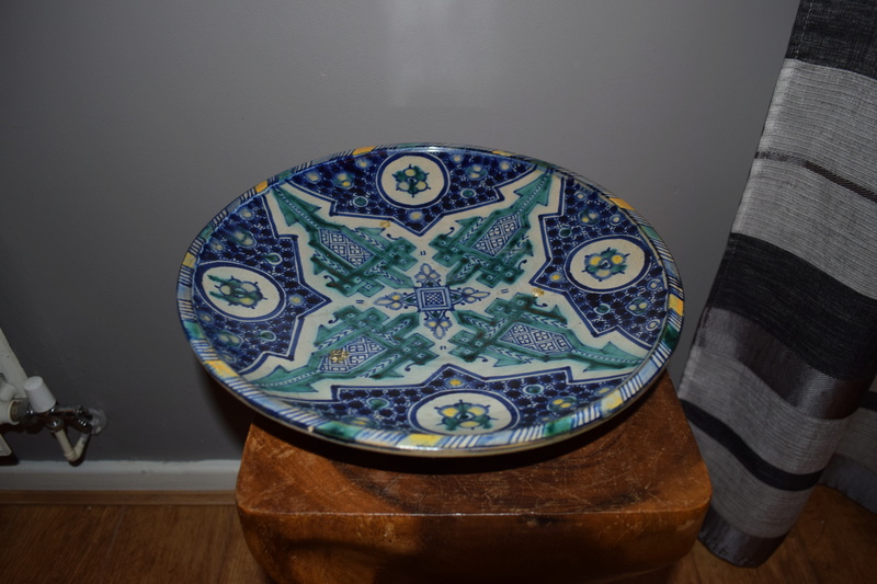Large Blue white decorated charger, Spanish? - Moroccan  Dsc_0049