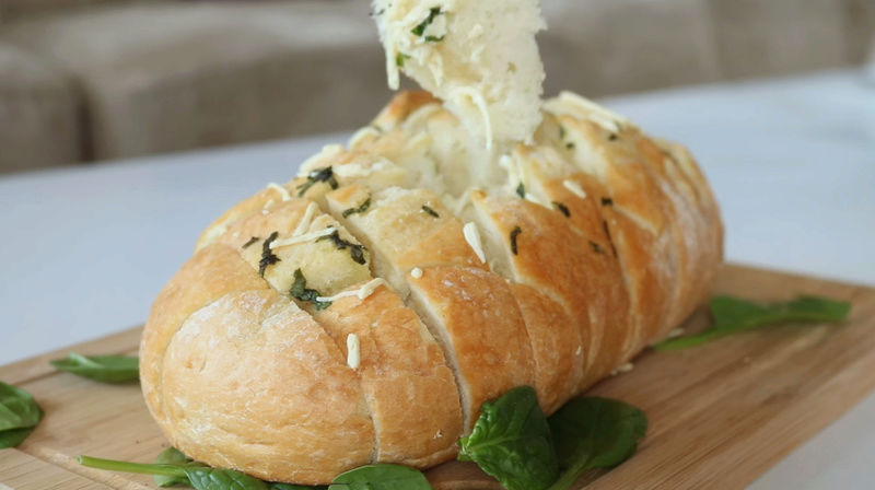 ▷ Buttery Basil Pull-apart Bread ◁ 311