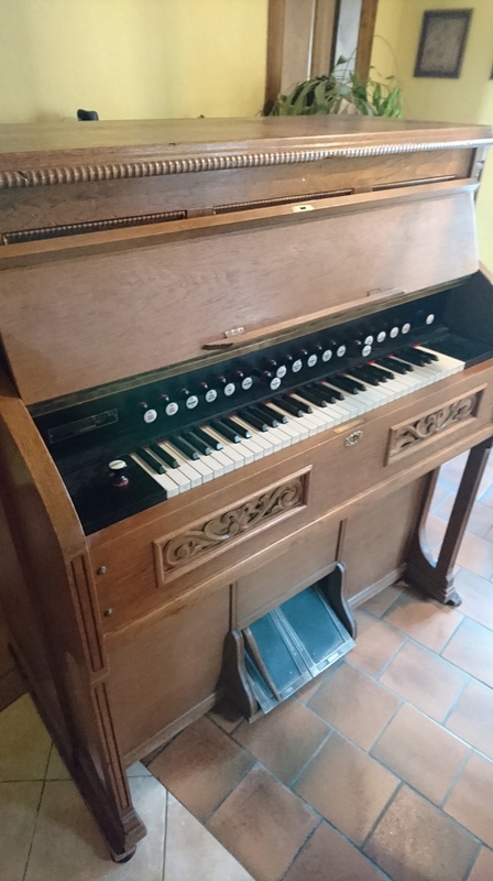 Identification d'un harmonium "reed organ" a priori allemand Dsc_0617
