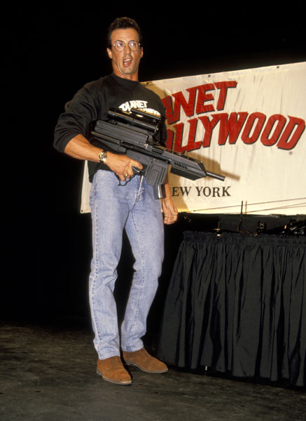 Stallone et le Planet Hollywood - Page 11 49501310