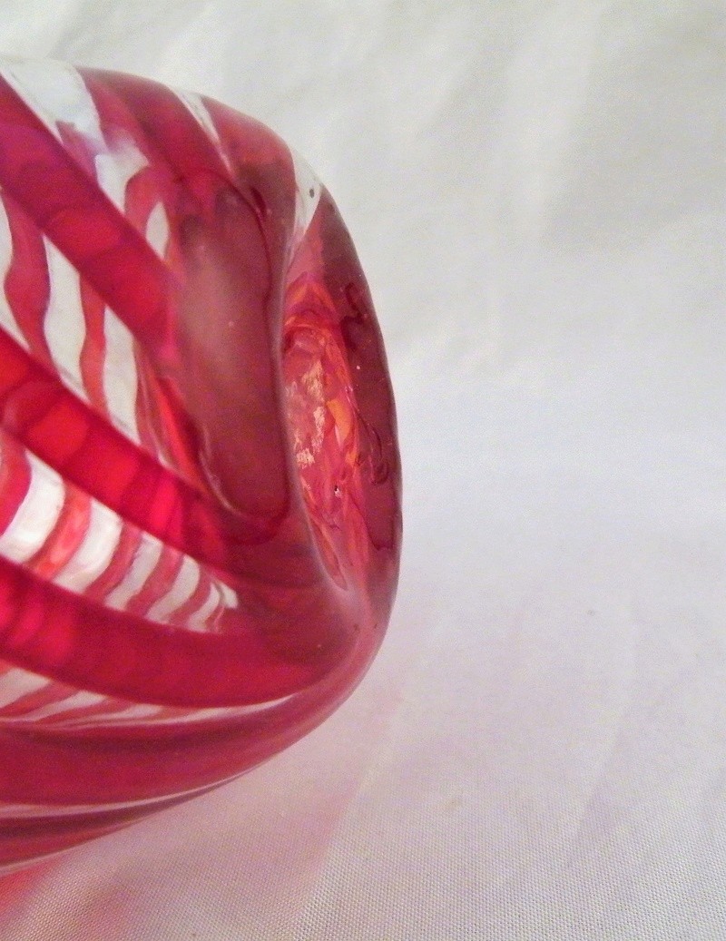 A hand blown vase with swirling a red stripe Dscf6020
