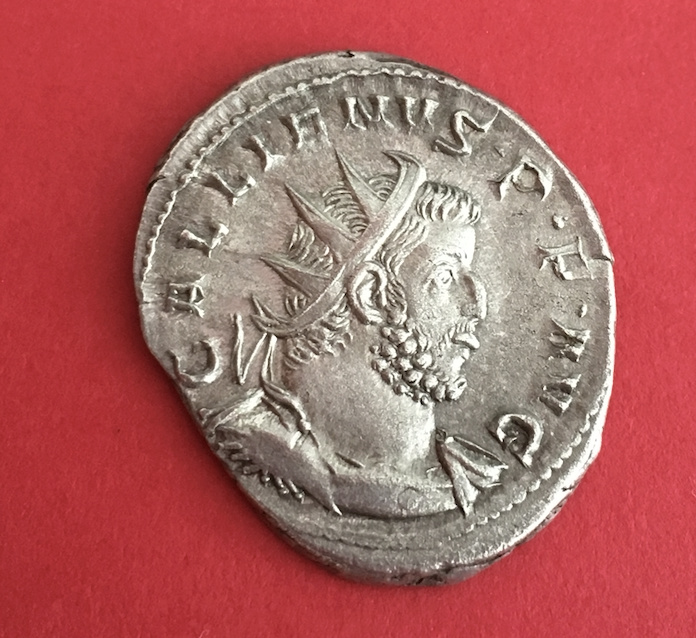 Nouvelle monnaie . un ré Gallien Captur14