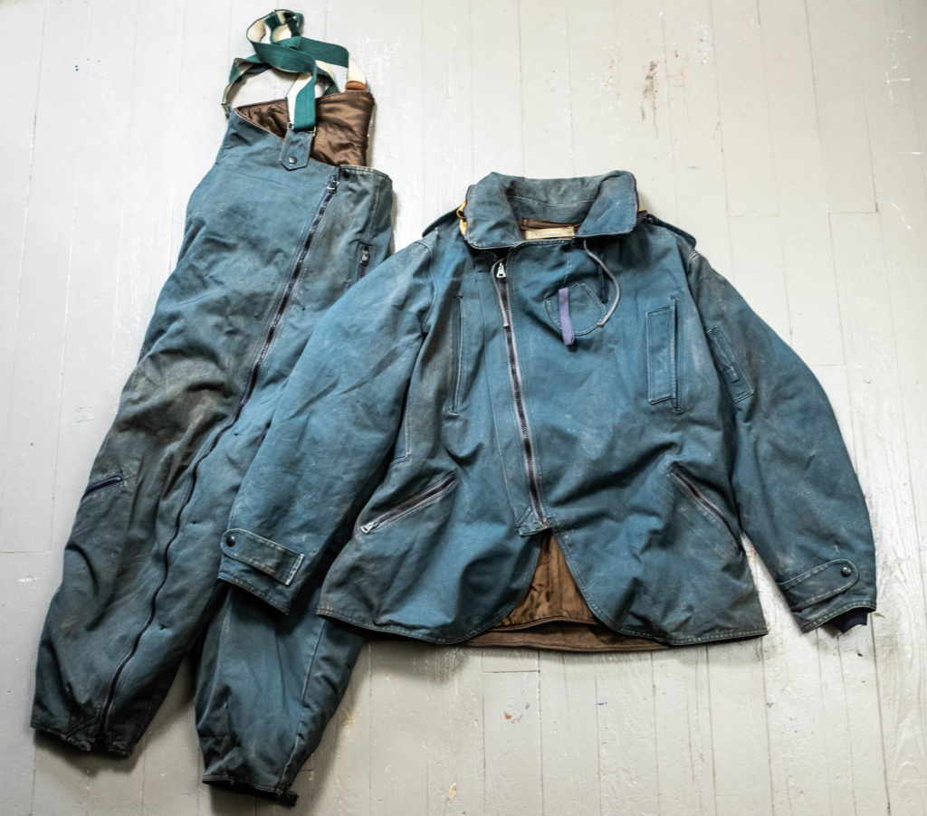 Looking for old (WW2, post war, Korea) Canadian Military Garments (Royal Canadian Navy, RCAF, Airborne, Army, etc). Parkas, Jackets, Smocks, Flight Suits Dscf8410