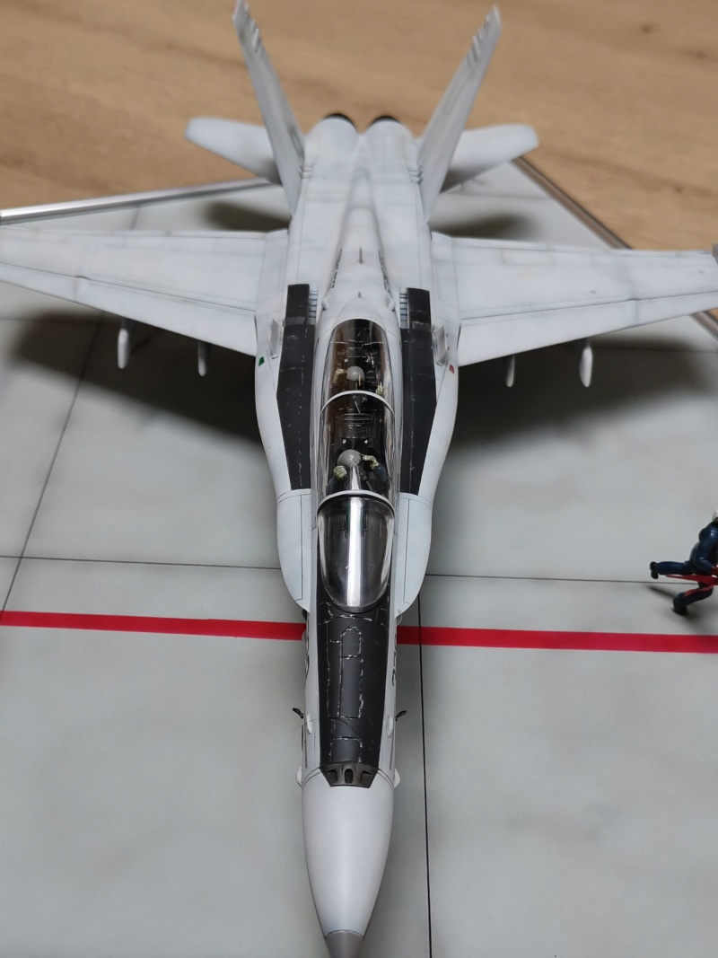F 18B hasegawa 1/48 + diorama terminés Img_2045