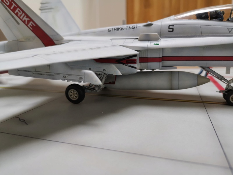 F 18B hasegawa 1/48 + diorama terminés Img_2052
