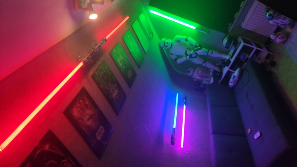 Ma collection Star Wars dans ma pièce Home Cinéma  Img_2021
