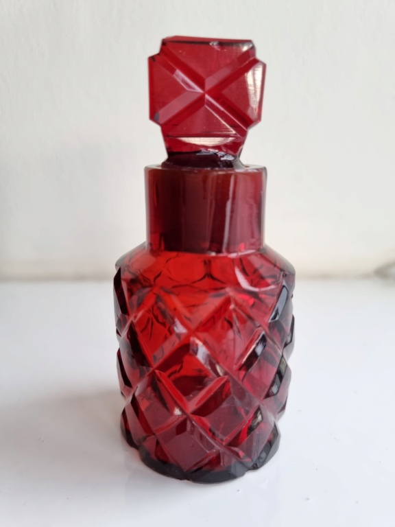 Red scent bottle 20220313