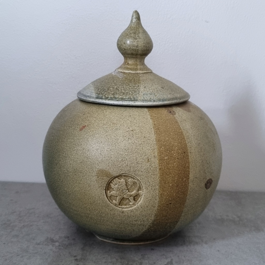 Bonbonniere / round lidded pot with lion stamp - ID help 20230713