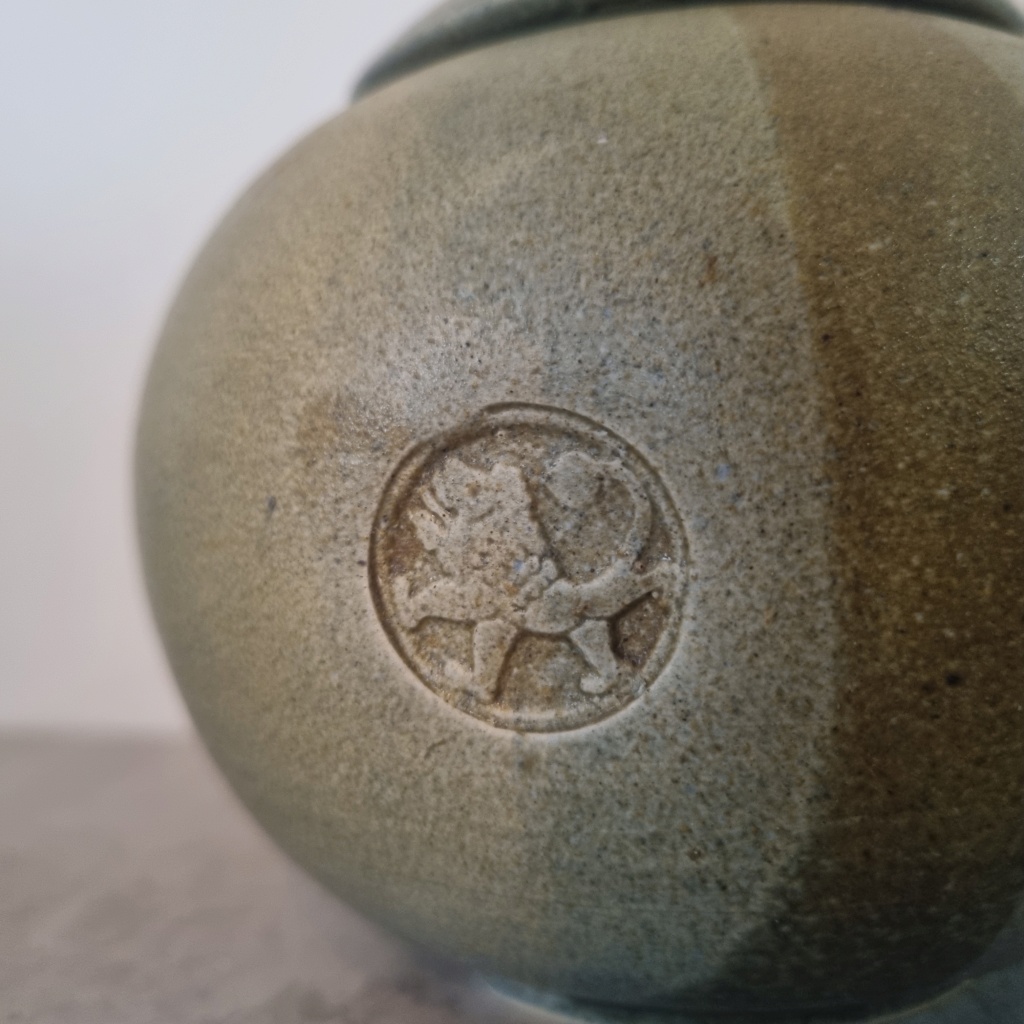 Bonbonniere / round lidded pot with lion stamp - ID help 20230714