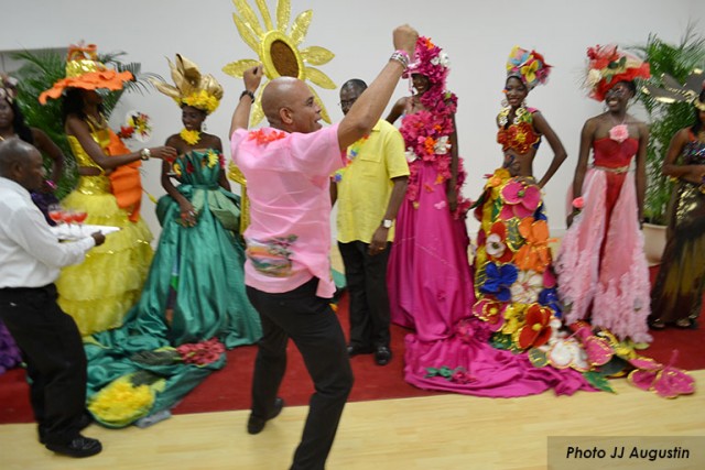 Martelly veut son Carnaval des Fleurs Micky10