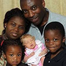 Un couple noir donne naissance à un enfant blanc [vidéo] Couple10