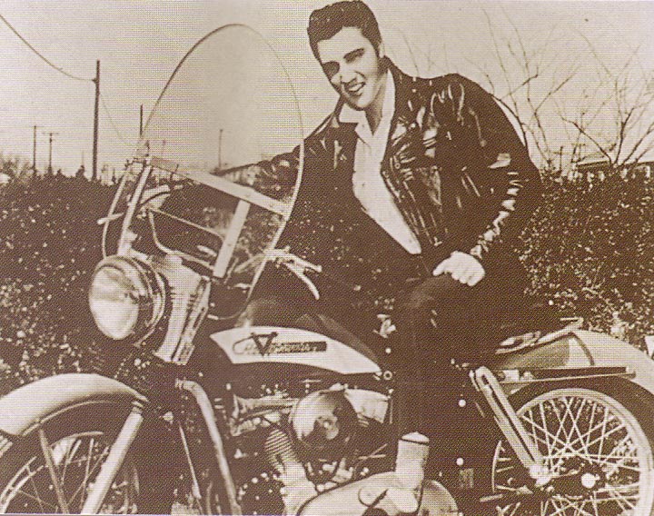 Fantasmes, célébrités et Harley: King  Elvis  Elvis_13
