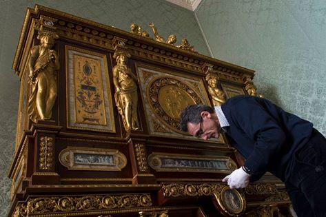 La chambre de la Reine à Versailles - Page 2 10429210