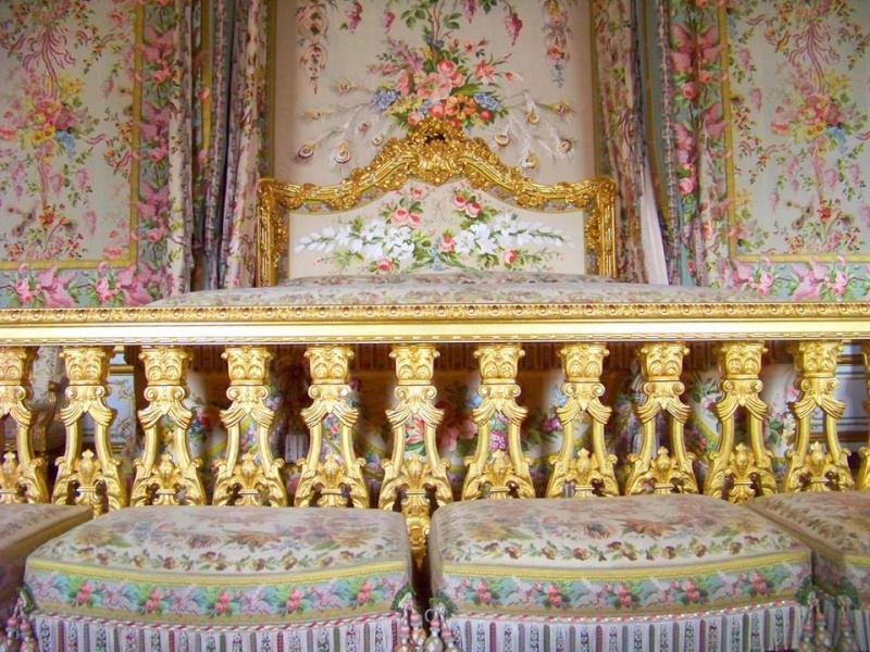 chambre - La chambre de la Reine à Versailles - Page 2 Lit_ch10
