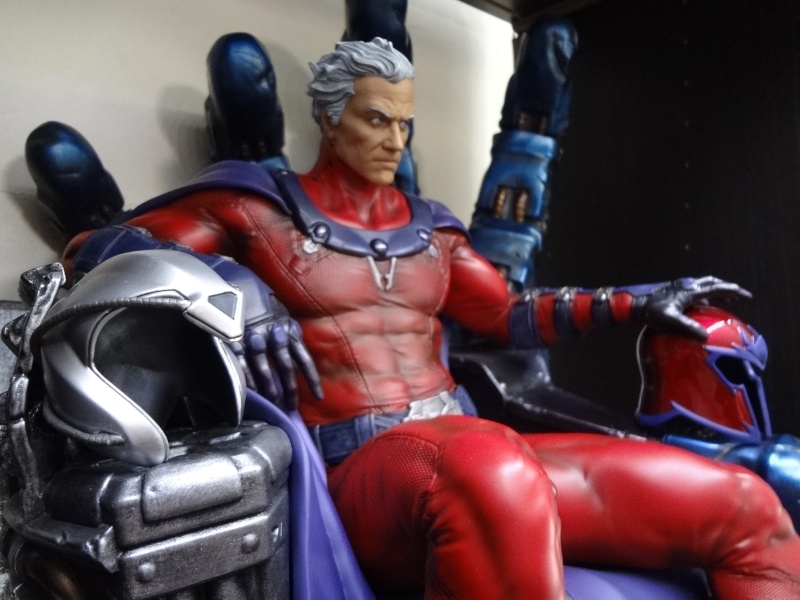 Premium Collectibles : Magneto on Sentinel Throne - Page 17 Dsc03931