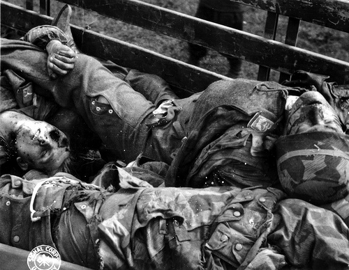 Soins à la guerre (médic, civils, morts ..) Des_pa10