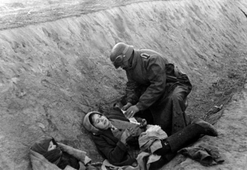 Soins à la guerre (médic, civils, morts ..) Un_sol10